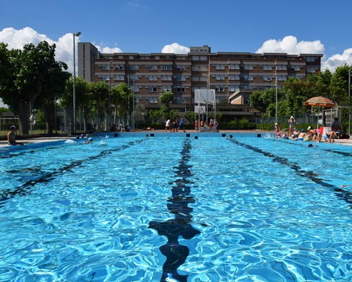 Ragazzi in piscina